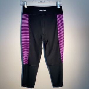 Romeo & Juliet Couture Active Black & Purple Leggings with Mesh Inset Sz S
